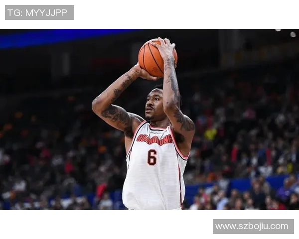 马尚布鲁克斯：从篮球场上的明星到生活中的奋斗者之路